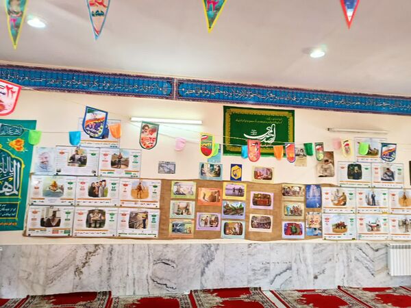 برپایی نمایشگاه مدرسه انقلاب در دبیرستان شهید رجایی
