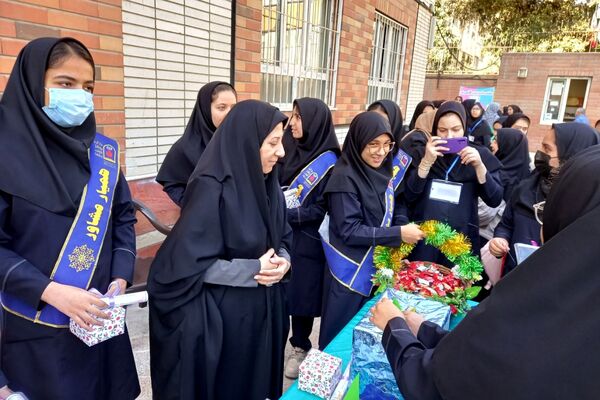 برگزاری انتخابات همیار مشاور در دبیرستان بانو عفت آهنگری ناحیه یک شهرری