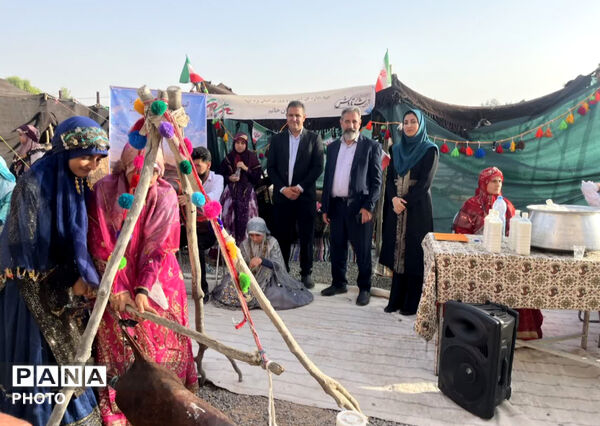 برپایی نمایشگاه دستاوردهای دانش آموزان ابتدایی و عشایری خاتم 