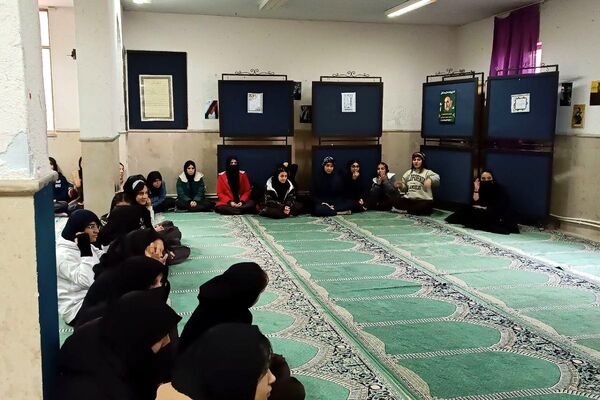 جشن و مولودی‌خوانی میلاد حضرت زهرا(س) در هنرستان آفرینش پردیس 