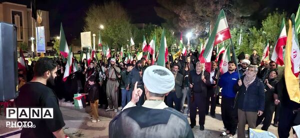 مرزنشینان ایستاده اند مانند زاگرس