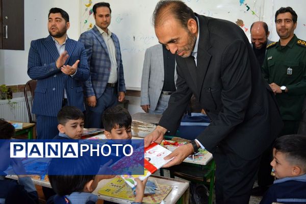 برگزاری جشن شکوفه‌های کلاس اولی دربهارستان‌دو