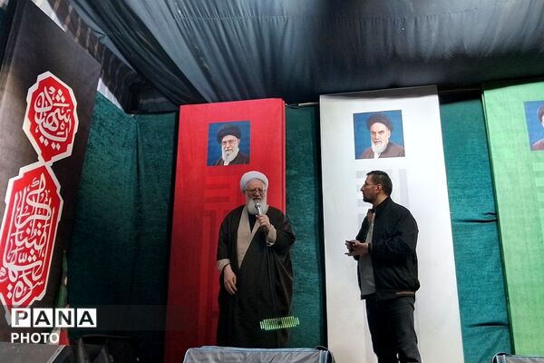 برپایی نماز استغاثه به امام زمان (عج) در میدان نماز شهرری 