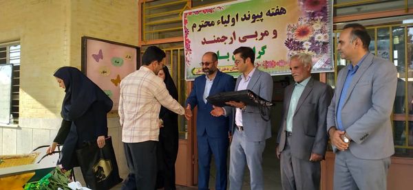 انتخابات انجمن اولیا و مربیان در دبستان دخترانه شهدا سامان 