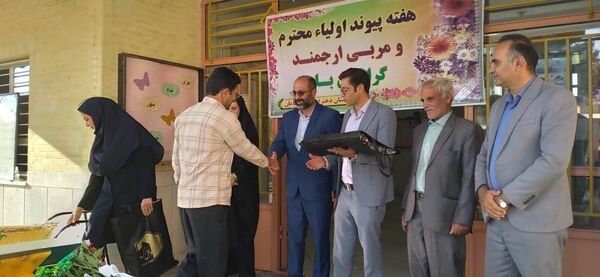 انتخابات انجمن اولیا و مربیان در دبستان دخترانه شهدا سامان 