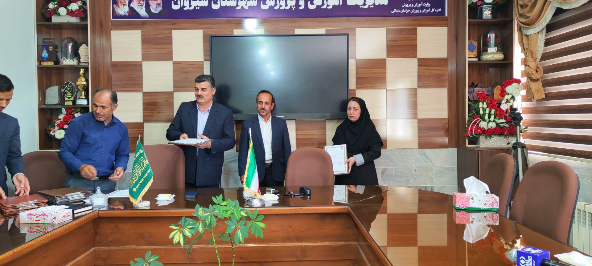 تجلیل مدیر آموزش و پرورش شهرستان شیروان از خبرنگاران پانا