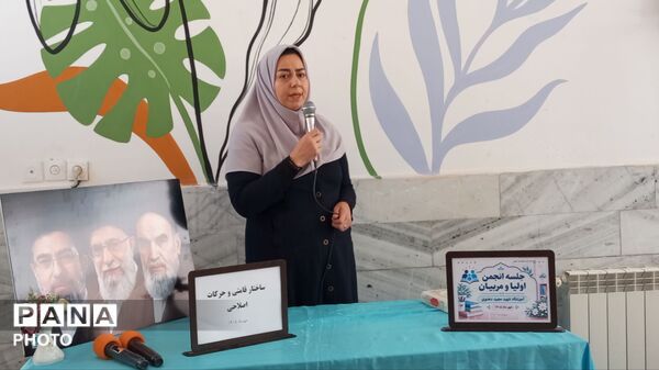 جلسه انجمن اولیا و مربیان در دبیرستان شهید مجید دهنوی 