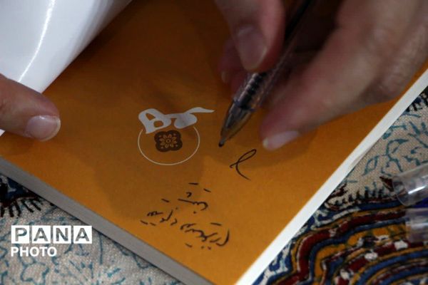 برگزاری جلسه سفیران کتاب یزد با نویسنده کتاب «فرمانده سری»
