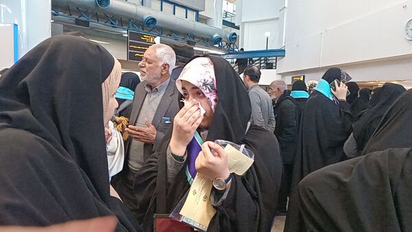 بدرقه دختران دانش آموز از ایستگاه پروازی مشهد به سوی سرزمین وحی