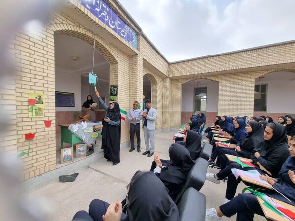 زنگ مهر در دبیرستان آسیه رضوان فین 