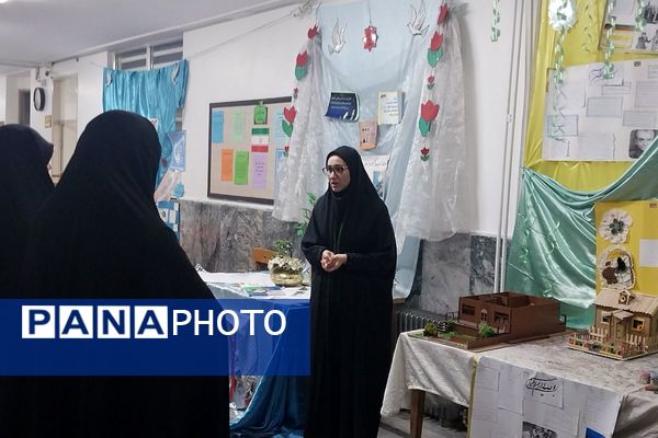 برپایی مدرسه انقلاب