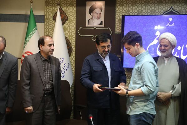 تقدیر از رتبه دوم کنکور سراسری در شورای برنامه‌ریزی آموزش و پرورش قم