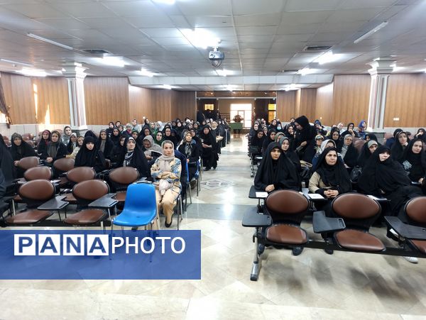 نخستین جلسه انجمن اولیا و مربیان دبیرستان دخترانه ۱۳ آبان در هفته سلامت و روان