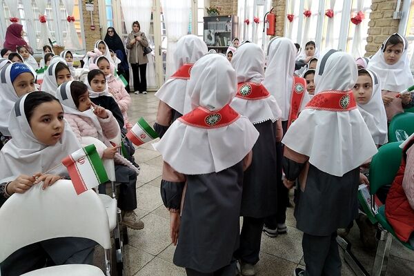 مراسم «لاله‌های روشن» در دبستان دکتر کیهانی 