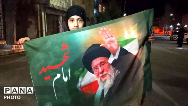 نقش زیبای پرچم ایران بر دستان کودکان حاج قاسم 