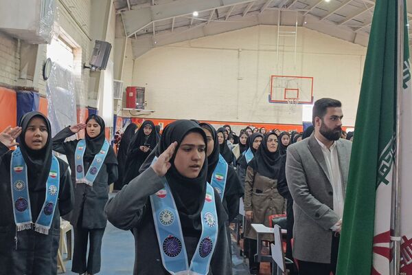 جشن یاوران انقلاب در دبیرستان محبی نیشابور 