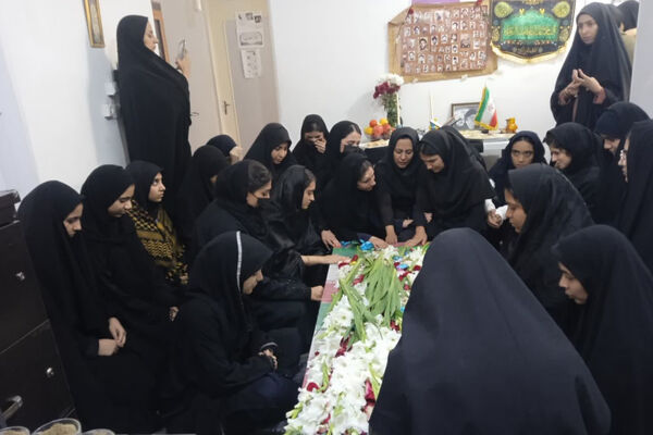 استقبال از شهید گمنام به میزبانی دبیرستان در ادب 