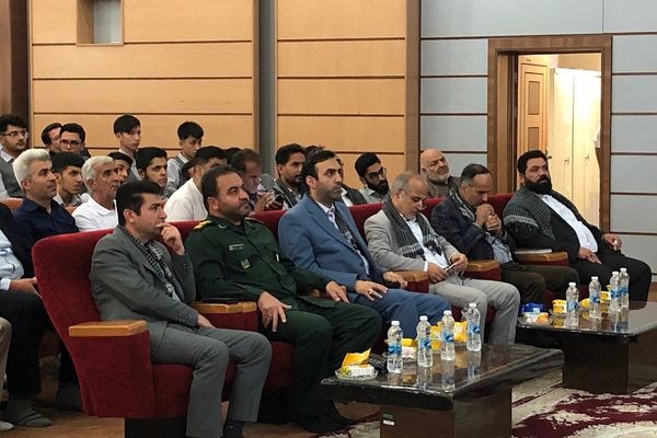 حضور دانش‌آموزان و مسئولان در یادواره شهدا دفاع مقدس ناحیه 2 شهرری 