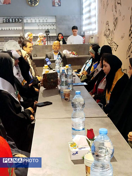 افتتاح «کافه گفت‌وگوی دخترونه» بجنورد