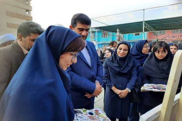 نواختن زنگ کتاب و کتابخوانی در دبیرستان فرهنگ اهواز