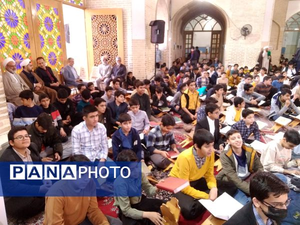 بزرگترین محفل دانش‌آموزی انس با قرآن در شهر یزد 