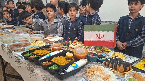 جشنواره غذای سالم در دبستان پسرانه فرهنگیان ۱