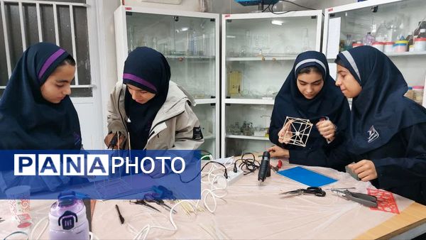 کارسوق سازه های سرنگی در دبیرستان دخترانه شاهدبحرینیان ناحیه۴ اصفهان