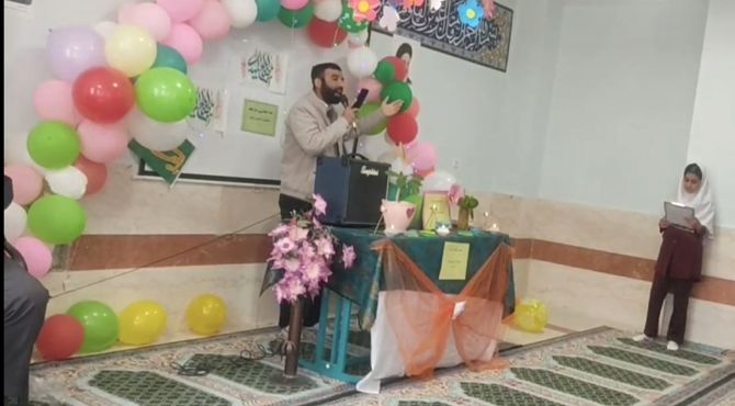 شادی دانش‌آموزان در دبستان احمدی مقدم