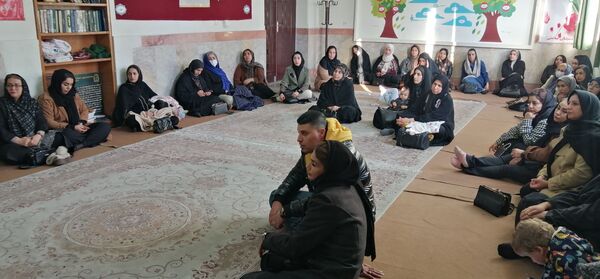 اولین جلسه آموزش خانواده در دبستان نیایش با حضور خانم موسوی
