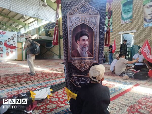 پیاده روی امام رضا (ع) با حضور پر شور دانش آموزان نیشابور در کاروان دانش آموزی