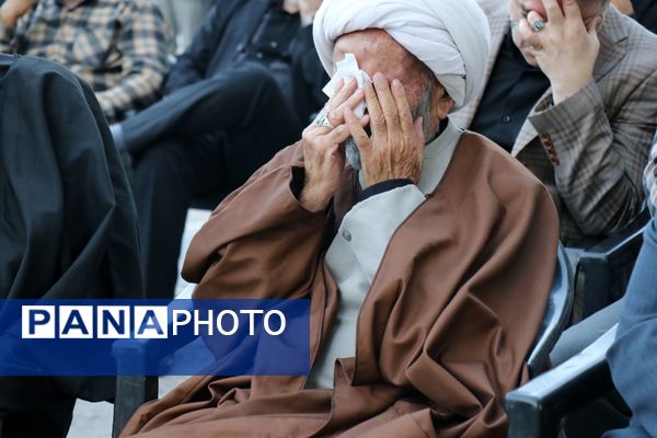 ادای احترام وزیر آموزش و پرورش و فرماندهان سپاه بر مزار سردار شهید کاظمی در بهشت رضا(ع)