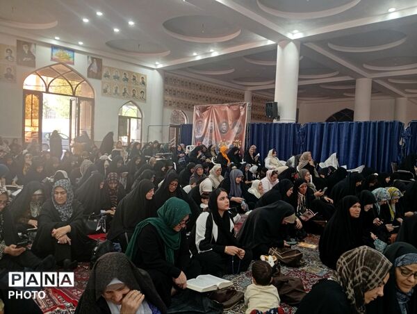 طنین دعای عرفه در مصلی نظرآباد