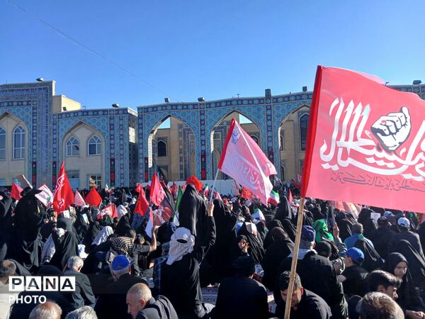 بدرقه باشکوه و میلیونی رهبر شهید در قلب مشهد مقدس
