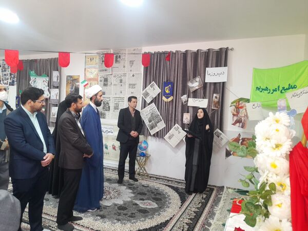 نمایشگاه باشکوه انقلاب با همت دانش‌آموزان خلاق و دغدغه‌مند برگزار شد
