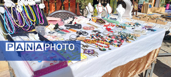 نمایشگاه محصولات دستی بانوان در بوستان نرگس قم