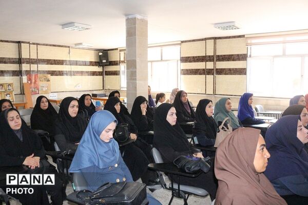 بزرگداشت آموزگاران پایه اول در فیروزکوه