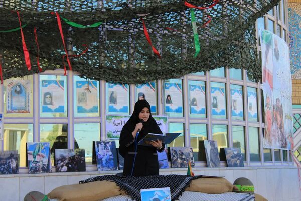 مراسم گرامیداشت هفته دفاع مقدس در هنرستان فاطمه‌الزهرا(س) گچساران