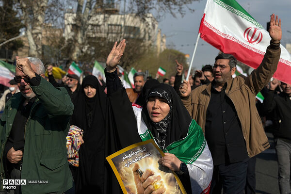 مراسم بیعت با سومین رهبر انقلاب در تهران - 1