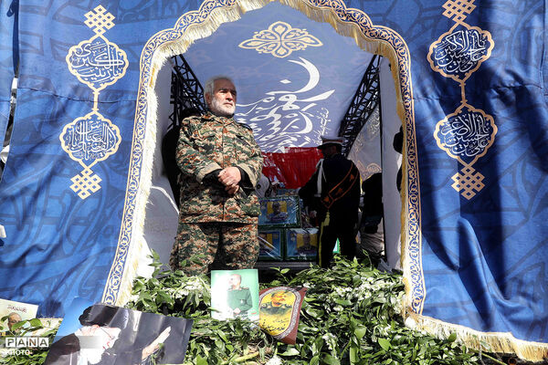 حضور وزیر آموزش و پرورش در مراسم تشییع پیکرهای مطهر ۸۴ شهید قهرمان ناوشکن دنا 