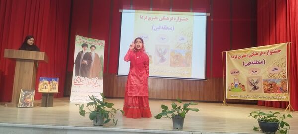 نقالی‌خوانی دانش‌آموزی در فین 