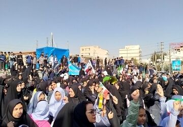 دانش‌آموزان در روز ملی مبارزه با استکبار جهانی، اتحاد و همبستگی خود را به نمایش گذاشتند