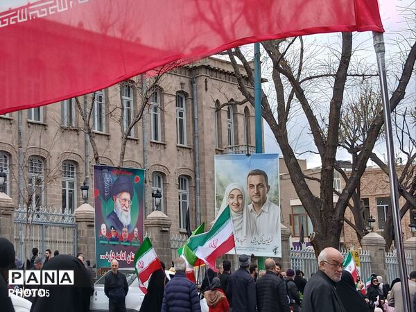 در فراق رهبر شهیدمان به میدان آمدیم 