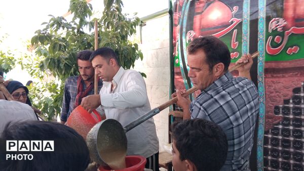طعمِ نذری حسینی در رباط مراد