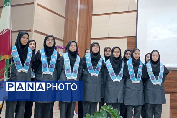 جشن یاوران انقلاب در دبیرستان محبی نیشابور 