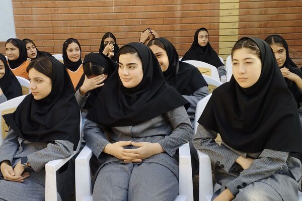 برگزاری المپیاد ورزشی دورن‌مدرسه‌ای در مدرسه حضرت خدیجه(س)بهارستان‌دو