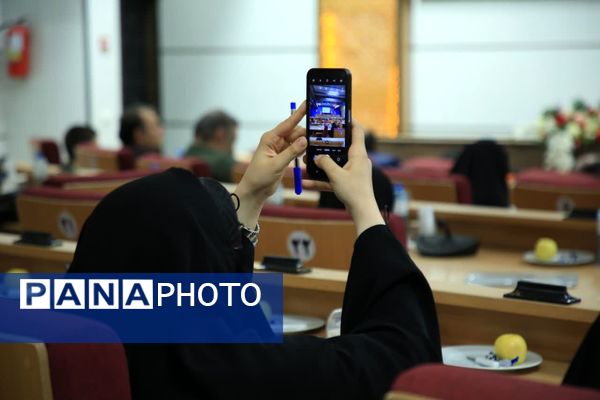 نشست صمیمی مدیران رسانه با استاندار قم