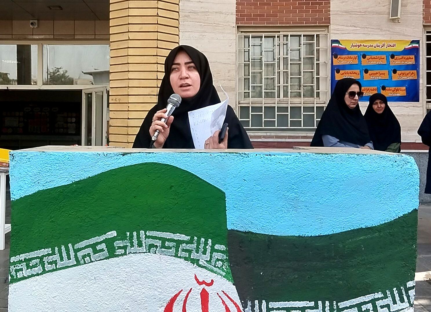 جشن عاطفه ها تمرینی برای تقویت روحی و مسئولیت پذیری تعاون در میان دانش آموزان است 