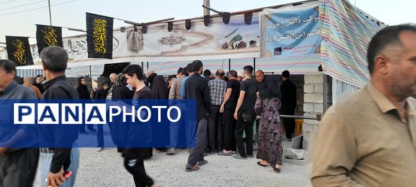 پذیرایی از زائران اربعین حسینی در مواکب پل سیمره ورودی شهرستان هلیلان 