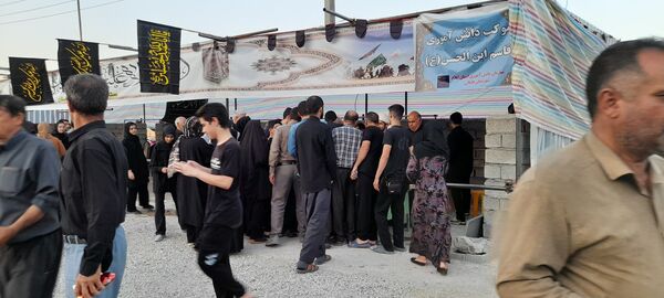 پذیرایی از زائران اربعین حسینی در مواکب پل سیمره ورودی شهرستان هلیلان 