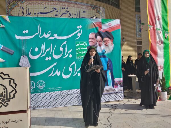 نواخته شدن زنگ مهر،زنگ خیرین و زنگ ایثار  در دبیرستان حسین ملایی